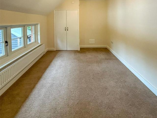 House for rent in Pachesham Park, Surrey