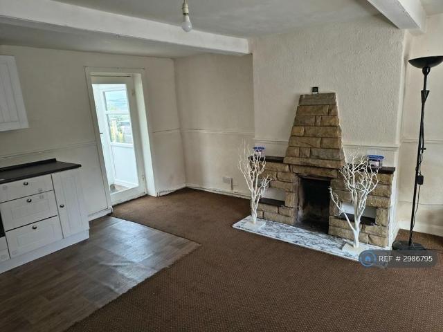 House for rent in Slack Side, West Yorkshire