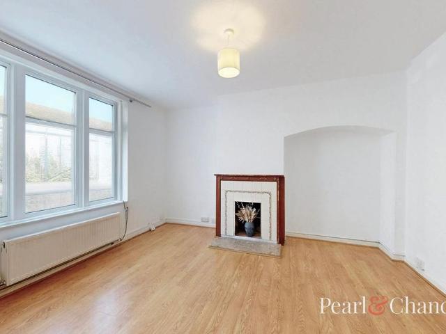 House for rent in Burnt Oak, Greater London