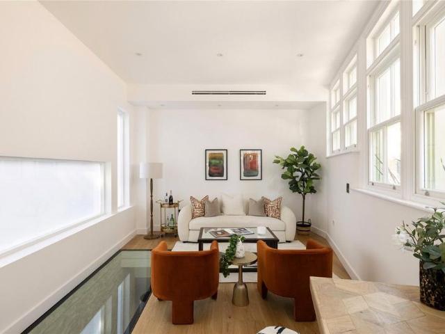 House for rent in Royal Borough of Kensington and Chelsea, Greater London