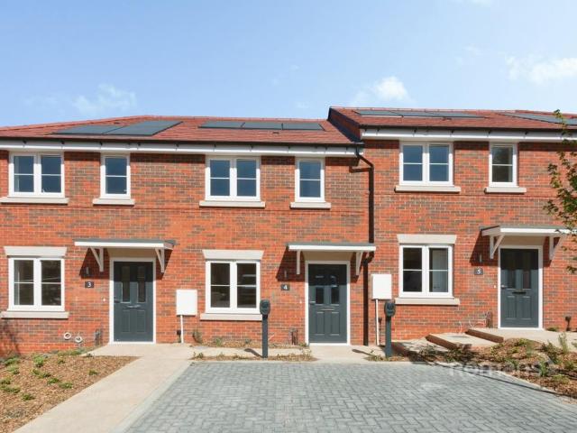 House for rent in Heol-las, Surrey
