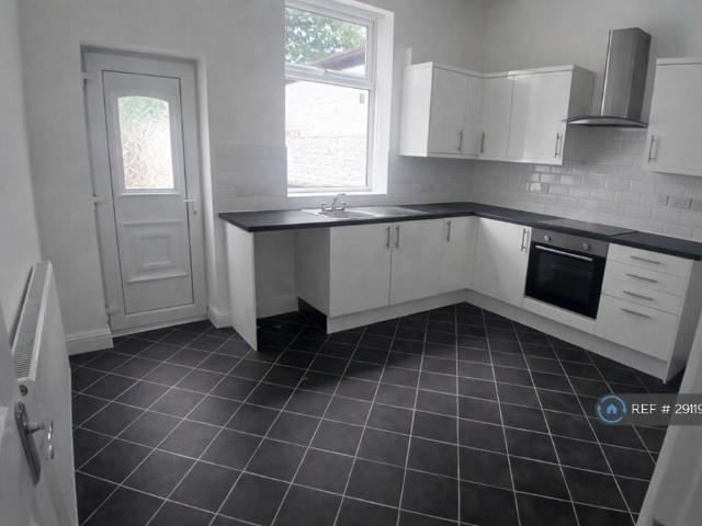 House for rent in Hollinwood, Pendock