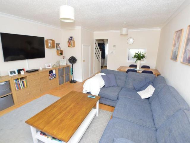 House for rent in Southborough, Sandown Park