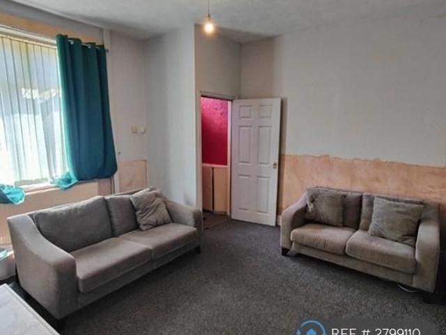 House for rent in Hathershaw, Pendock