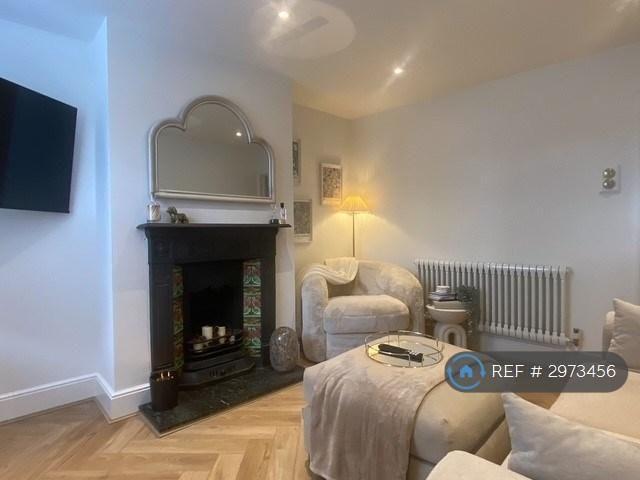House for rent in Calderstones