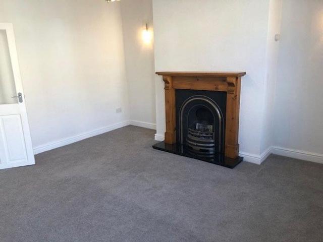 House for rent in Old Glossop, Charlesworth