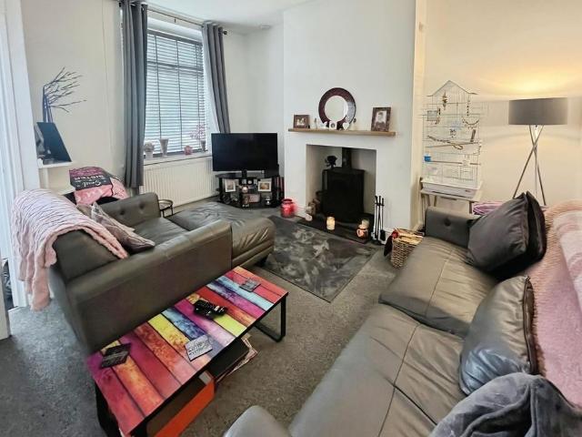 House for rent in Charlesworth, East Midlands