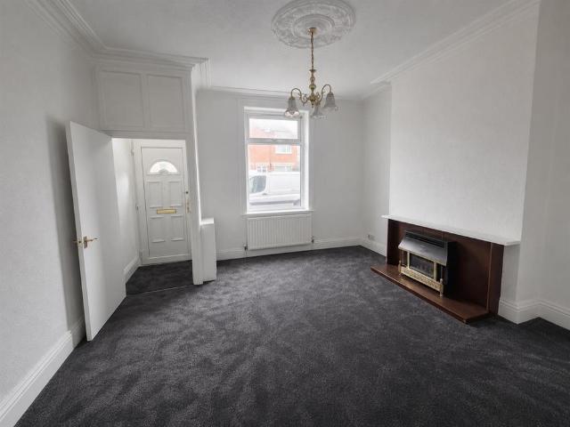 House for rent in Hathershaw, Pendock