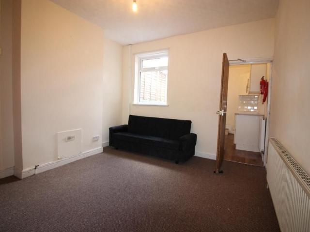 House for rent in Dixons Green, West Midlands