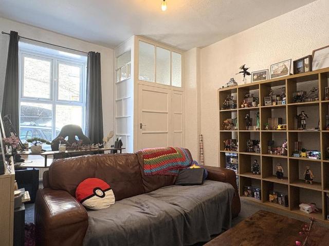 House for rent in Kirklees, Bury