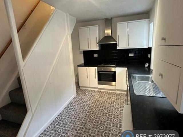 House for rent in Simmondley, Charlesworth