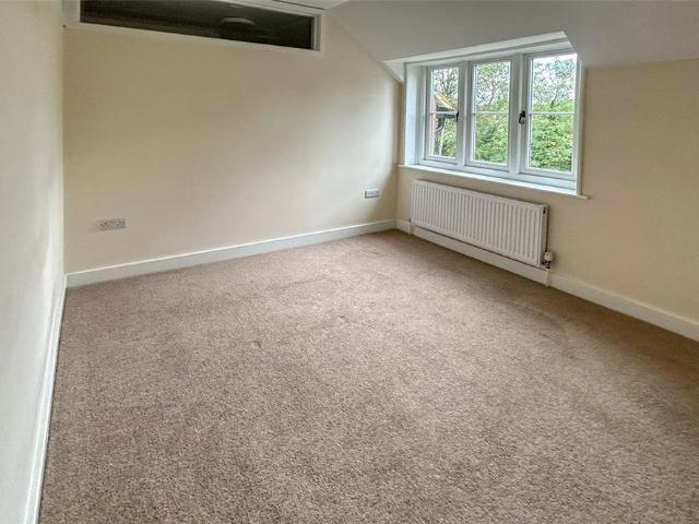 House for rent in Pachesham Park, Surrey