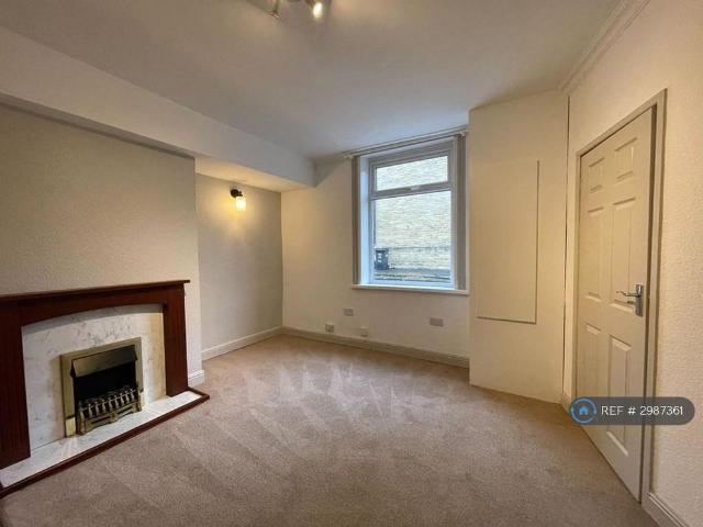House for rent in Brookfoot, Brighouse