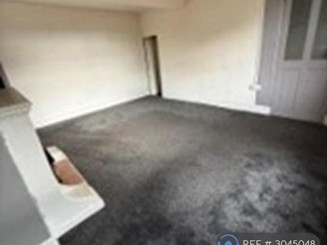 Room for rent in Hill Top Estate, Kirklees