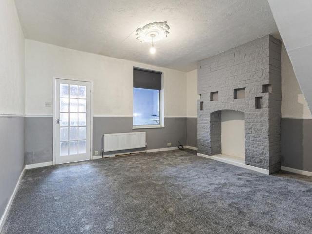 House for rent in Cutsyke, Castleford