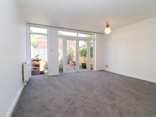 House for rent in Southborough, Sandown Park