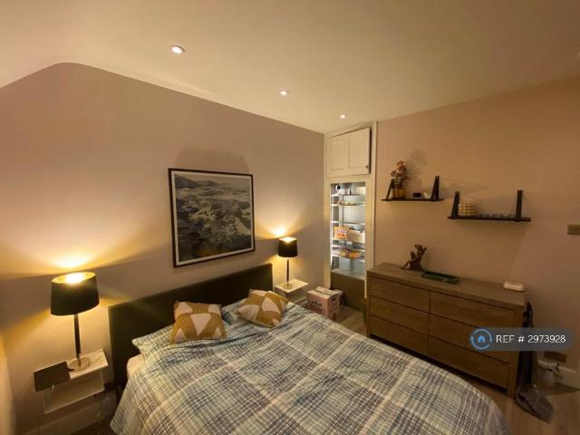 House for rent in Furzedown, Greater London