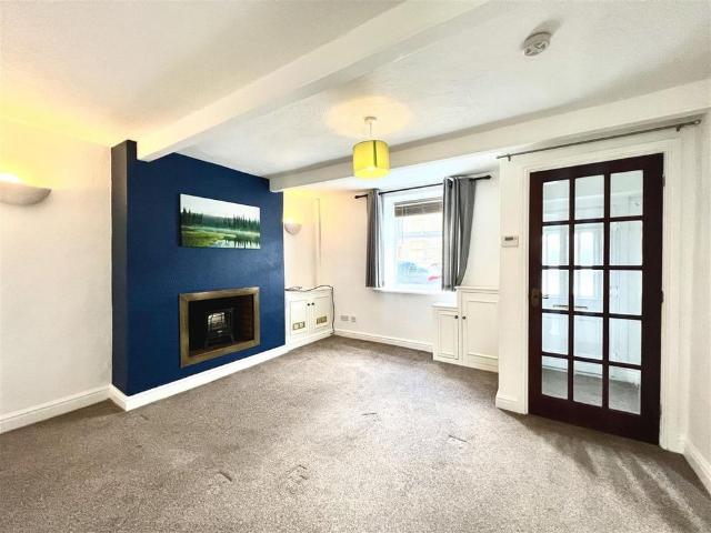 House for rent in Old Glossop, Charlesworth
