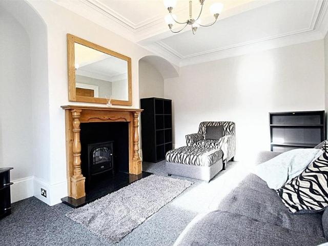 House for rent in Benomley, Kirklees