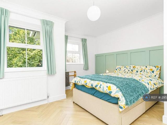 House for rent in Earlsfield, Greater London