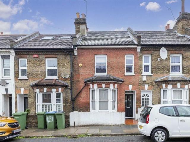 House for rent in Charlton, Greater London