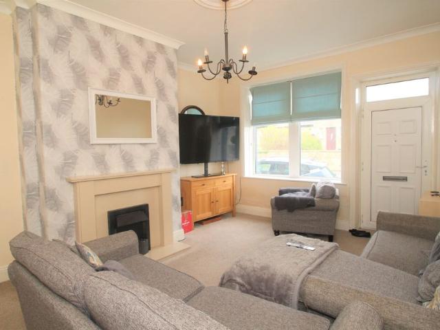House for rent in Shaw Lane, Guiseley