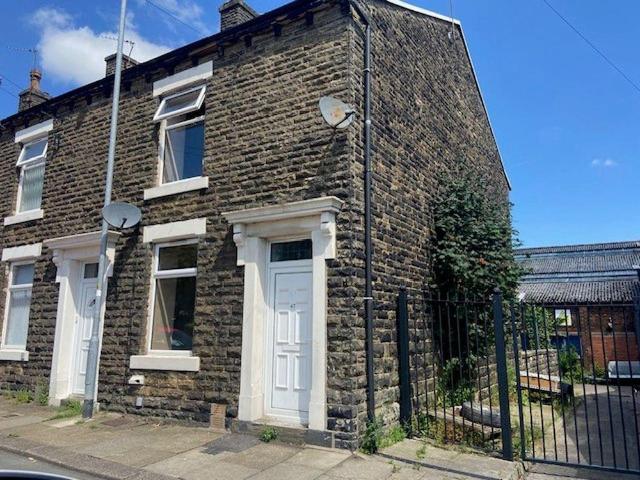 House for rent in Lady House, Burnedge