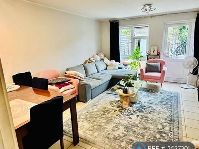 House for rent in London Borough of Ealing, Greater London