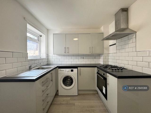 House for rent in Calderstones