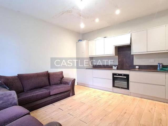 House for rent in Huddersfield, West Yorkshire