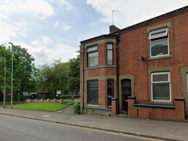 House for rent in Hathershaw, Pendock