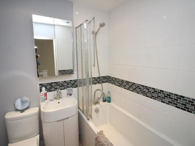House for rent in Thorpe Lea, Runnymede