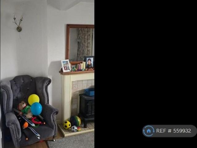 House for rent in Whitfield, Charlesworth