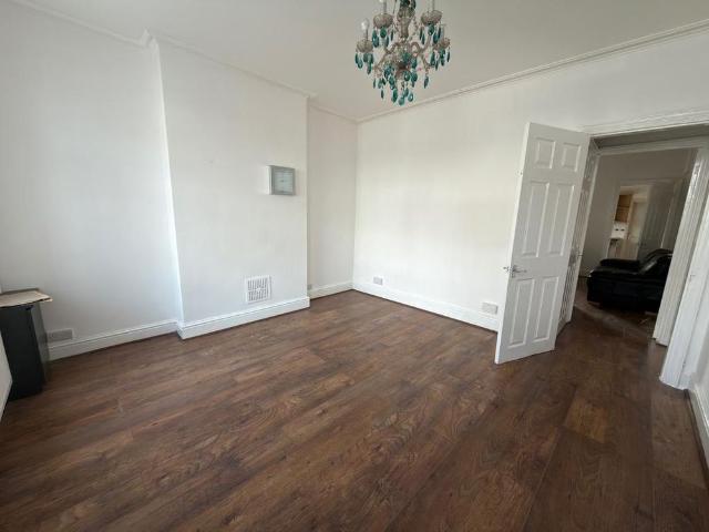 House for rent in Dixons Green, West Midlands