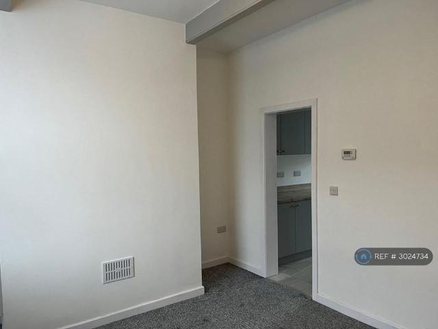 House for rent in Burnedge, Greater Manchester