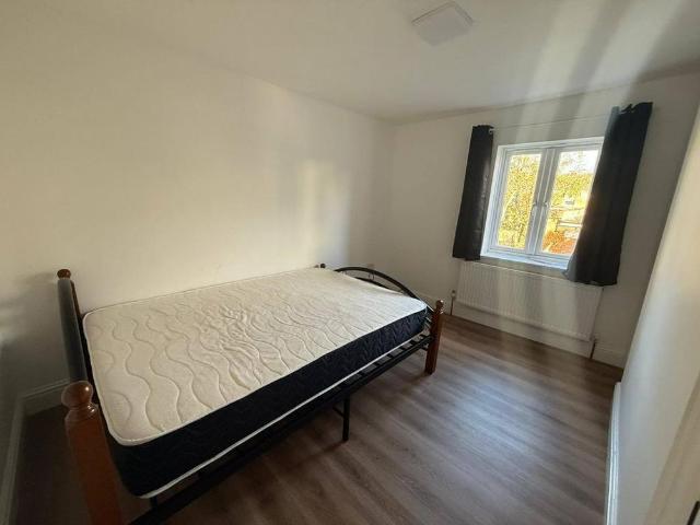 House for rent in London Borough of Ealing, Greater London