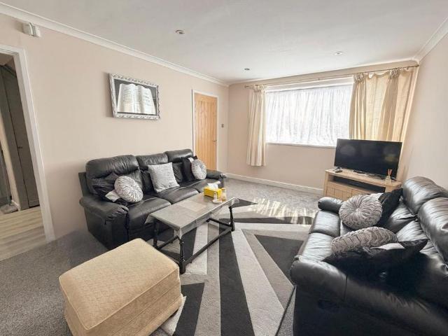 House for rent in Scholes, West Yorkshire