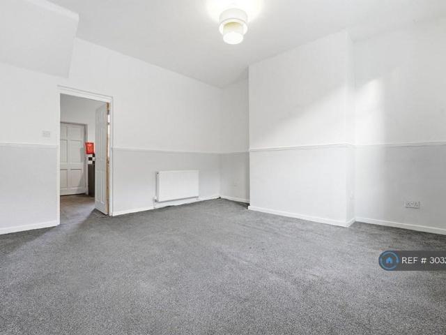 House for rent in Burnedge, Greater Manchester