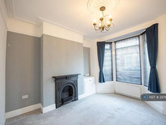 House for rent in Calderstones