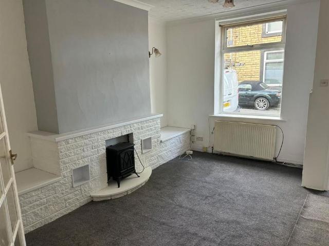 House for rent in Shaw and Crompton, Pendock