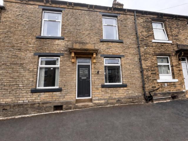 House for rent in Holmewood, West Yorkshire