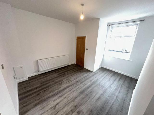 House for rent in Hollinwood, Pendock