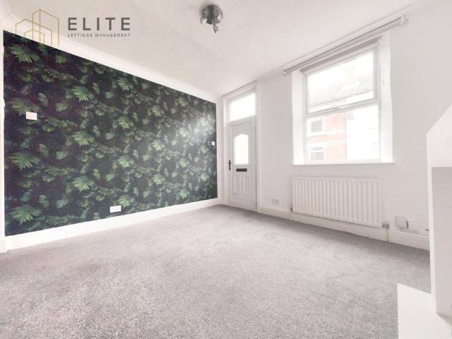House for rent in Half Acres, Wakefield