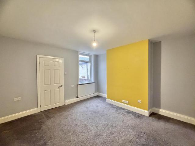 House for rent in Cutsyke, Castleford