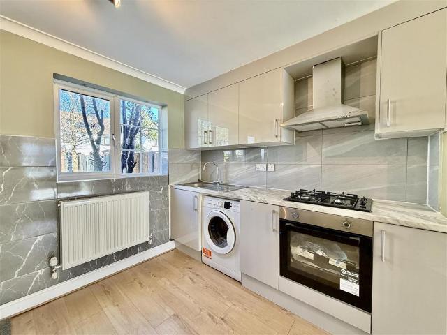House for rent in Whitton, Greater London