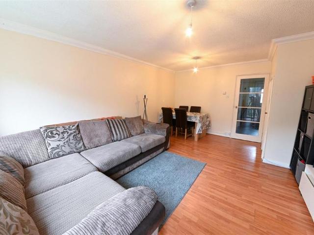 House for rent in Southborough, Sandown Park