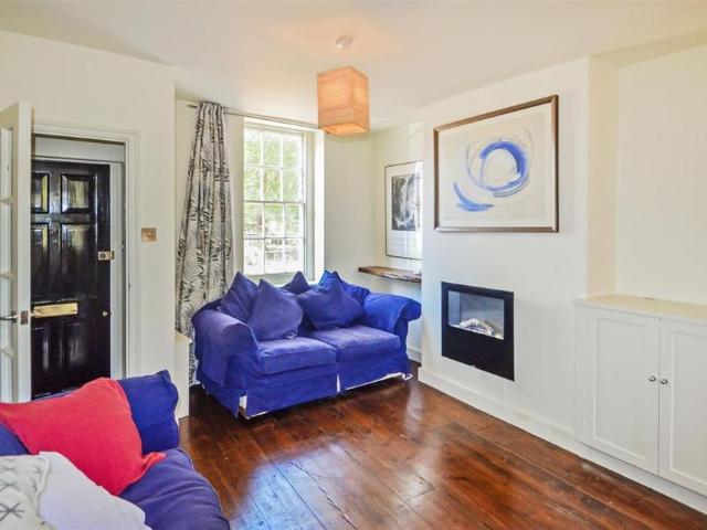 House for rent in London Borough of Hounslow, Greater London