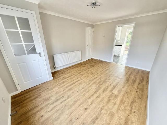 House for rent in Heol-las, Surrey