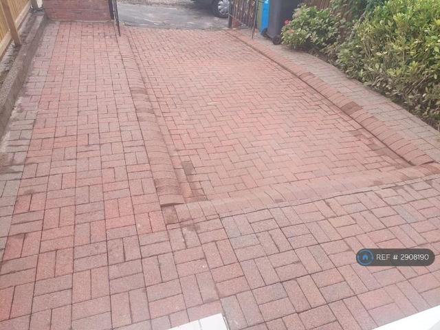 House for rent in Clarkston, Scotland