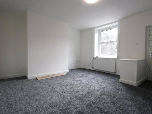 House for rent in Haugh Square, Burnedge
